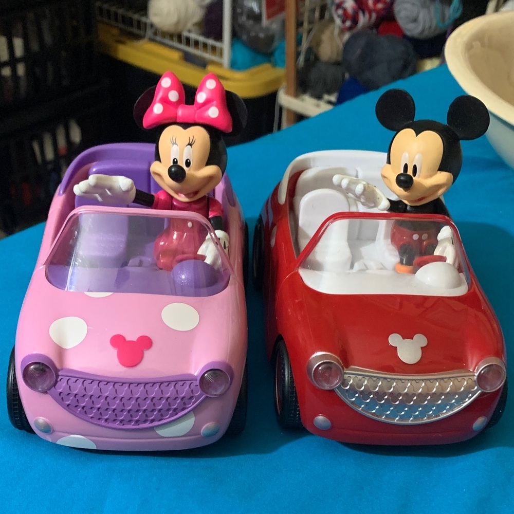Disney Mickey and Minnie Mouse Cars - Red and Purple (No remote included)